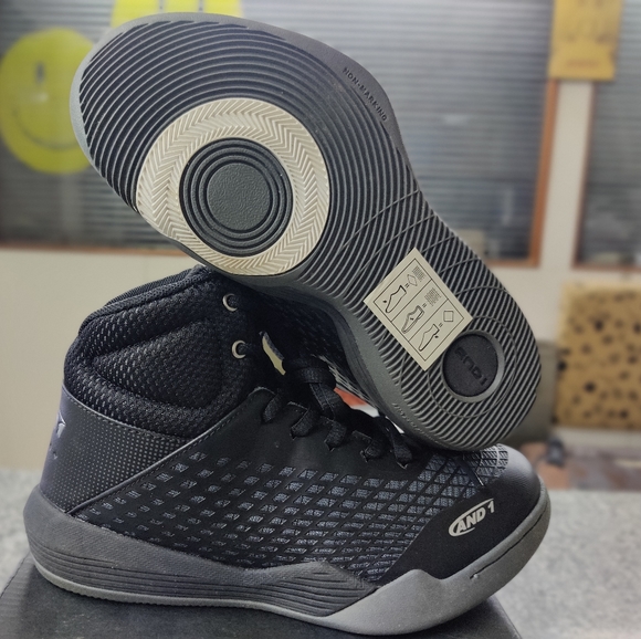 And 1 original unused basket ball shoes for kids - Picture 2 of 5